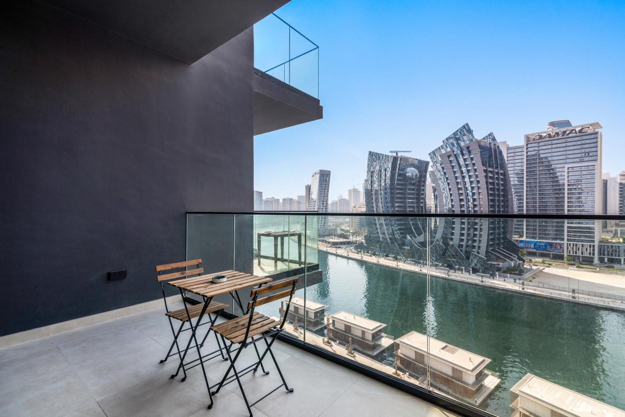 Furnished Apartment Binghatti Canal - Burj Khalifa View, Дубай Екстериор снимка