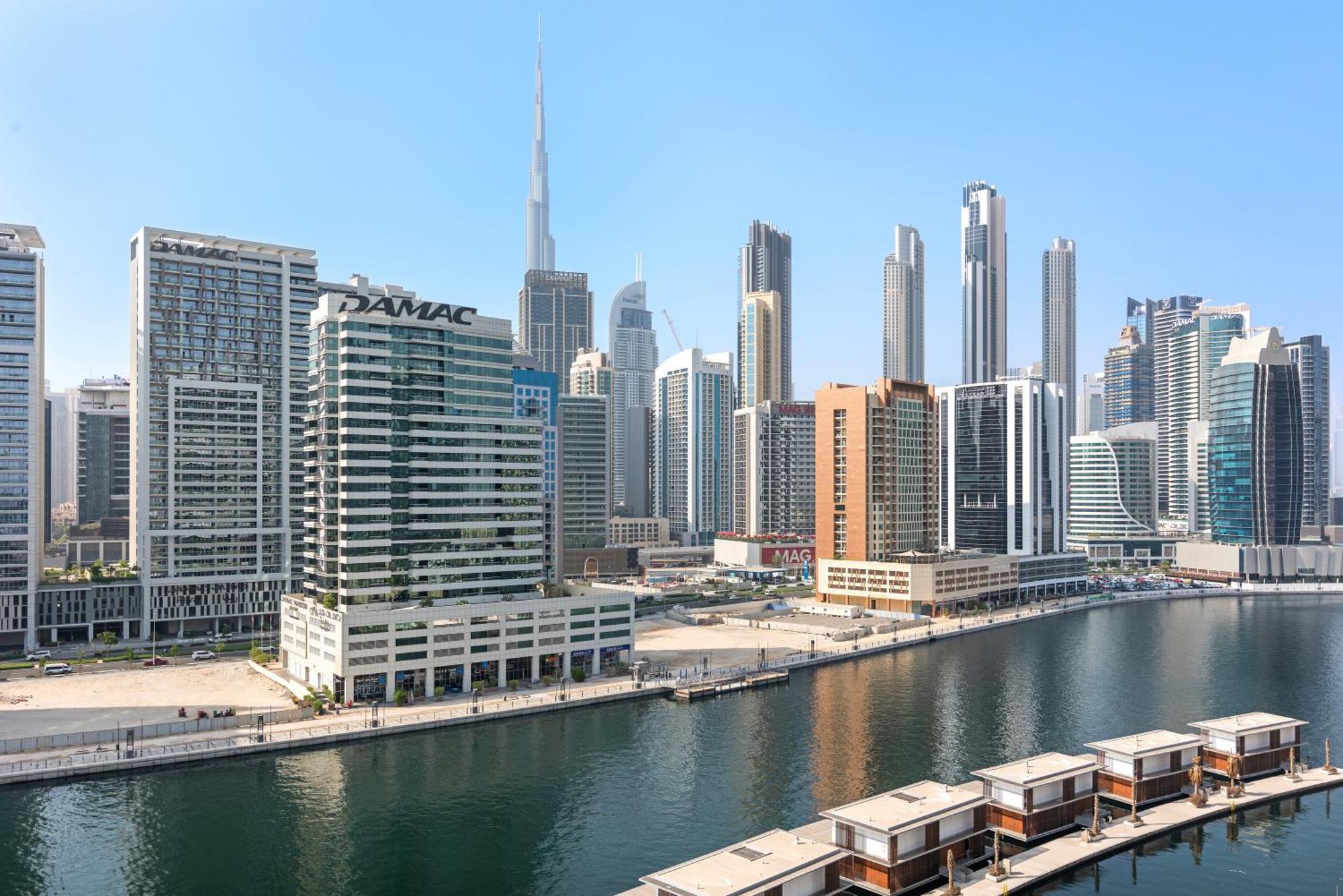 Furnished Apartment Binghatti Canal - Burj Khalifa View, Дубай Екстериор снимка