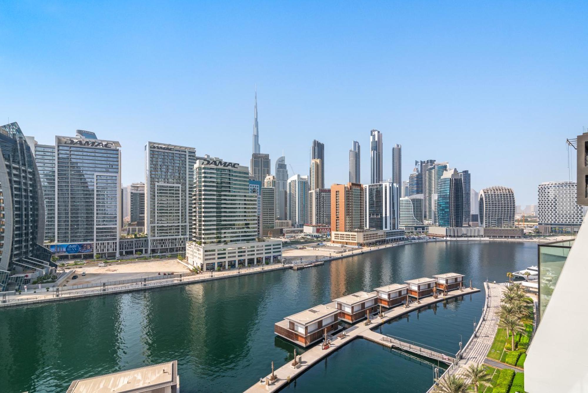 Furnished Apartment Binghatti Canal - Burj Khalifa View, Дубай Екстериор снимка